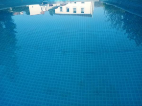 le logis gourmand à payroux 5 chambres à 59 euros chacune avec piscine 10x5 et pdj compris fermé sur ce site merci de me contacter directement pour réservation au 06 87 cinquante huit quatre vingt qui